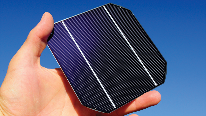 hand-holding-solar-cell