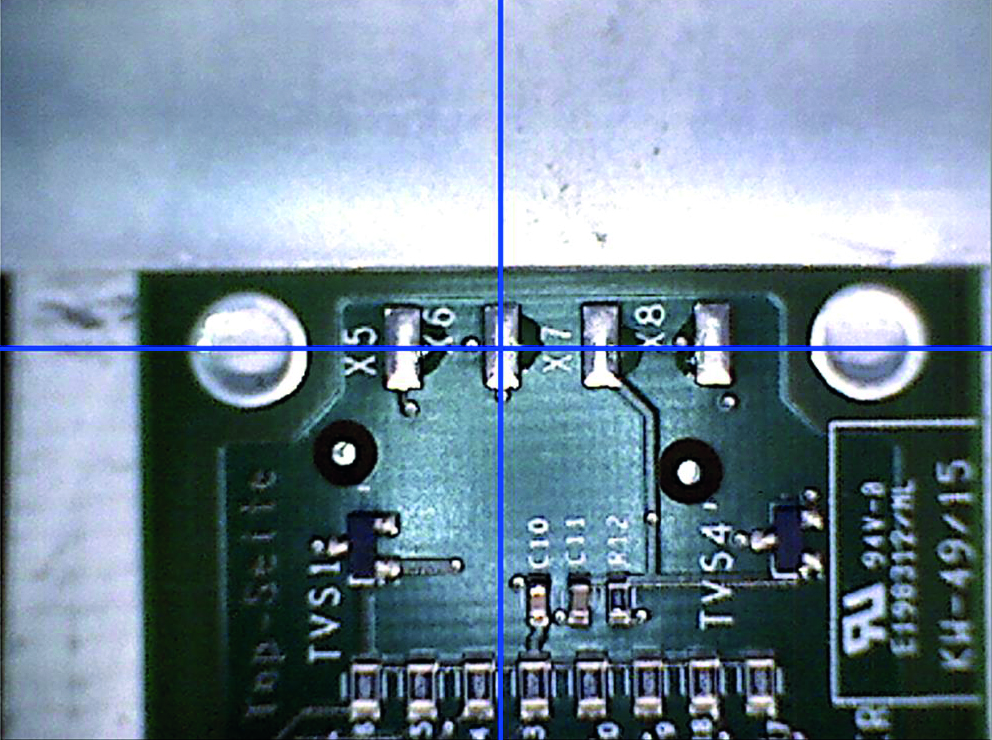 用激光显微镜图像。显示测量的位置弄的十字准线焊料债券X6。