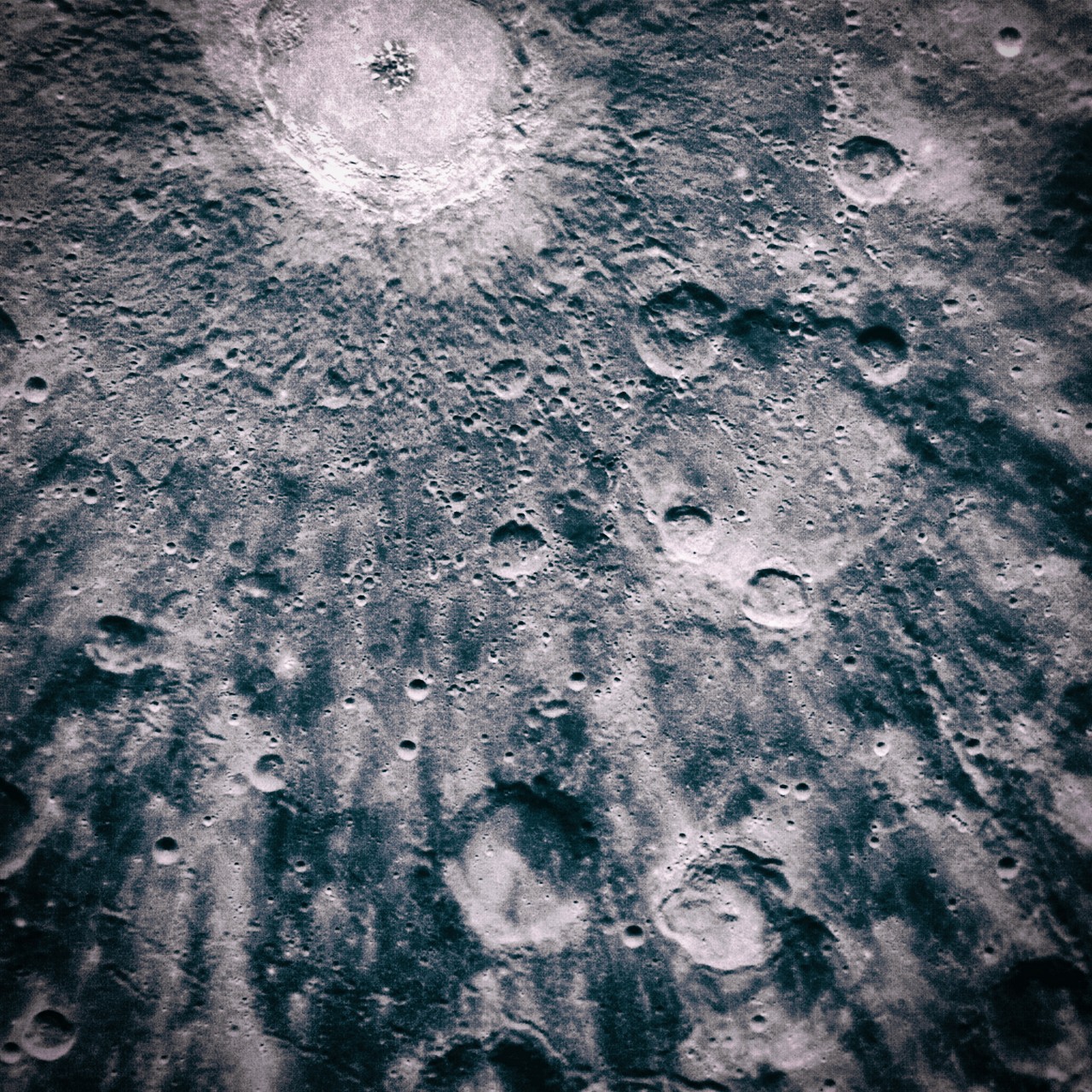 月球表面附近的哥白尼陨石坑。